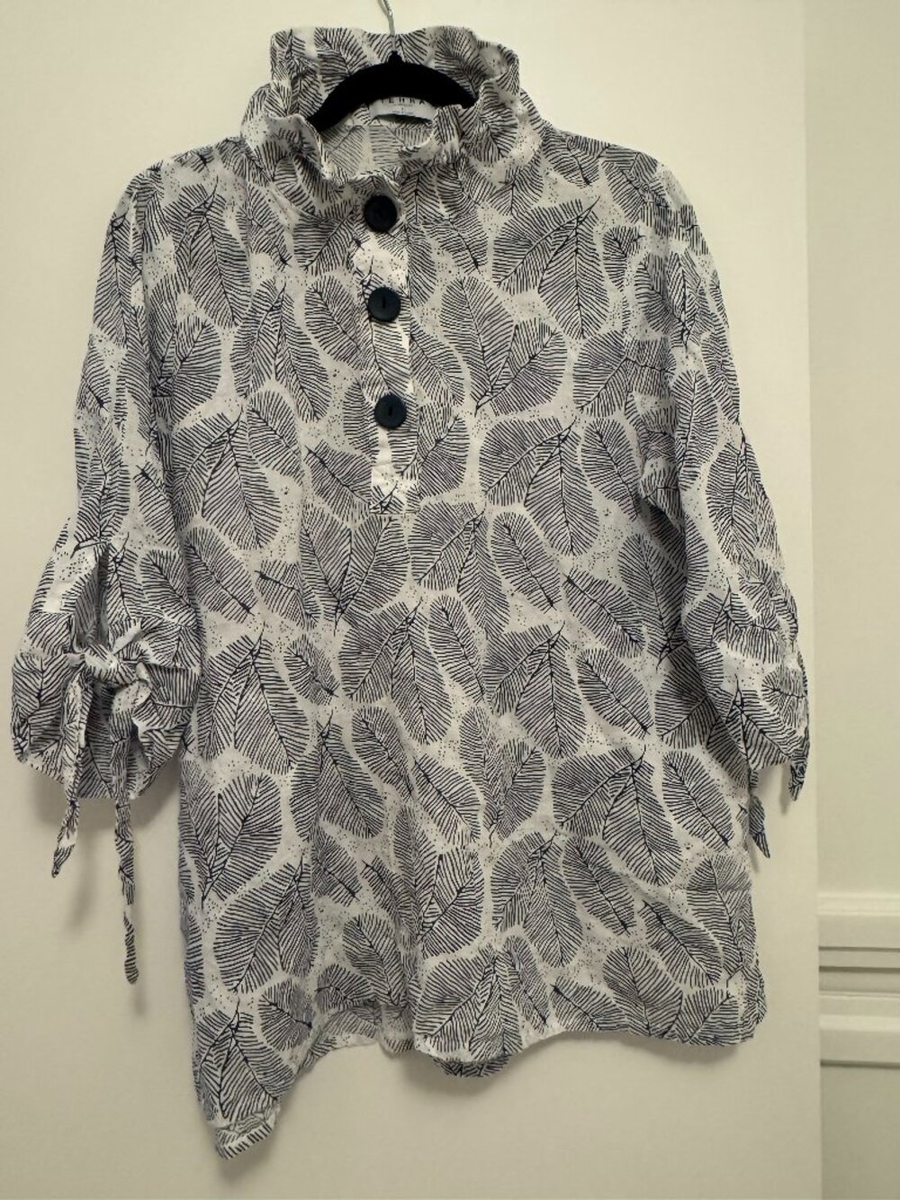 Terra SJ Apparel, stand up collar in white with grey pattern